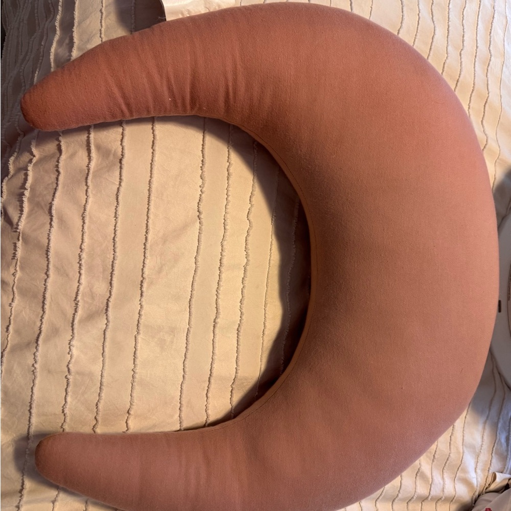 Snuggle me feeding support pillow